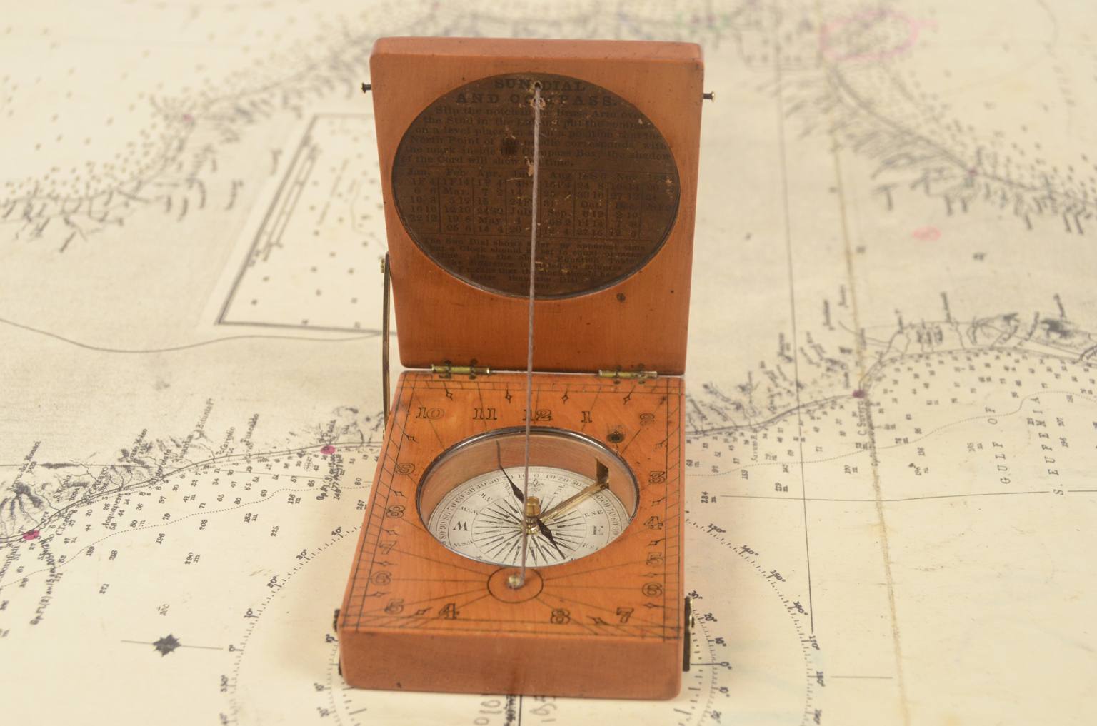 Antique compasses/6787-Antique sundial