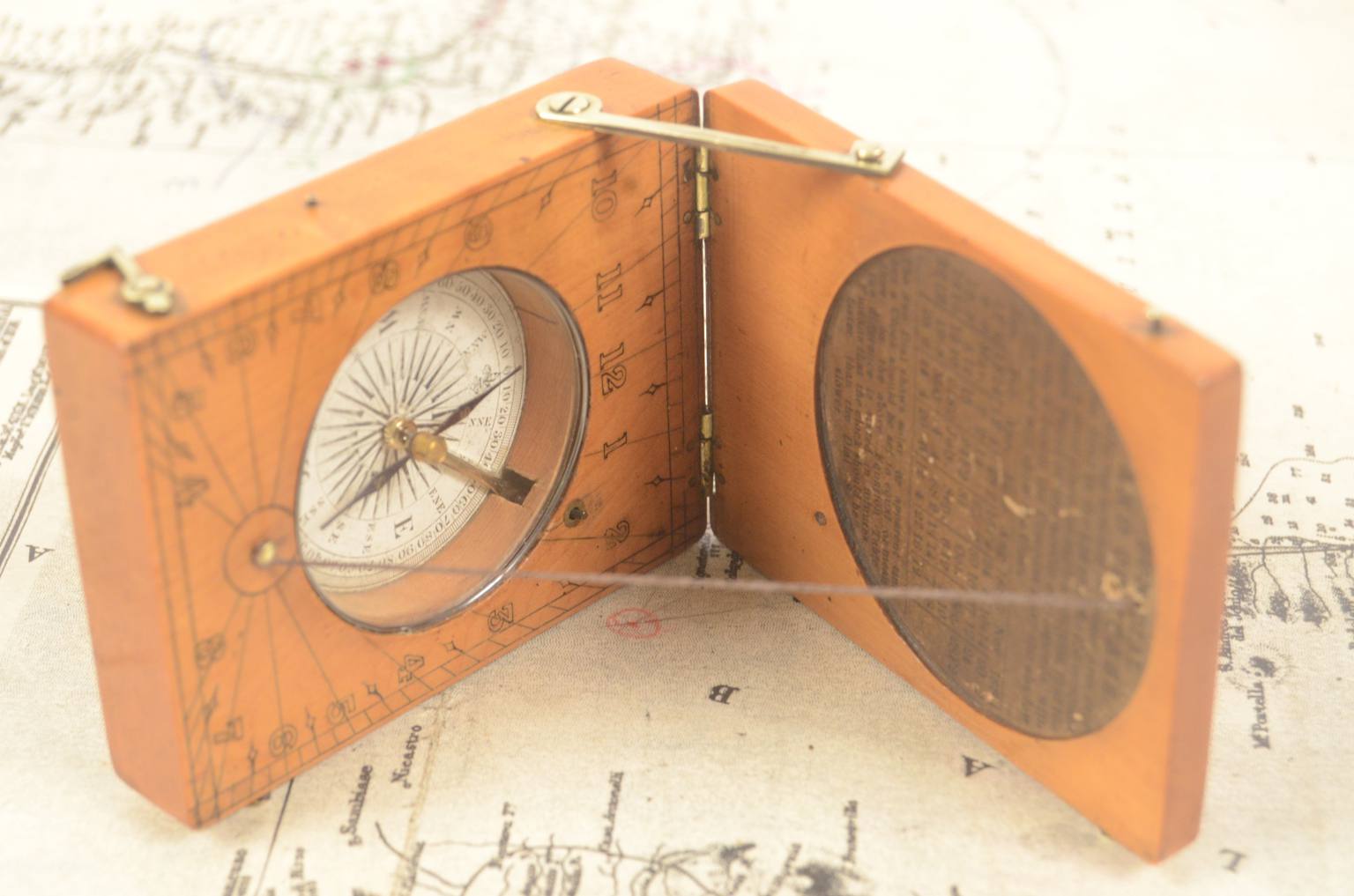 Antique compasses/6787-Antique sundial