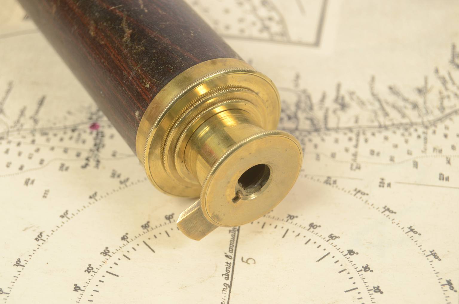 Nautical antiques/6814-Antique telescope