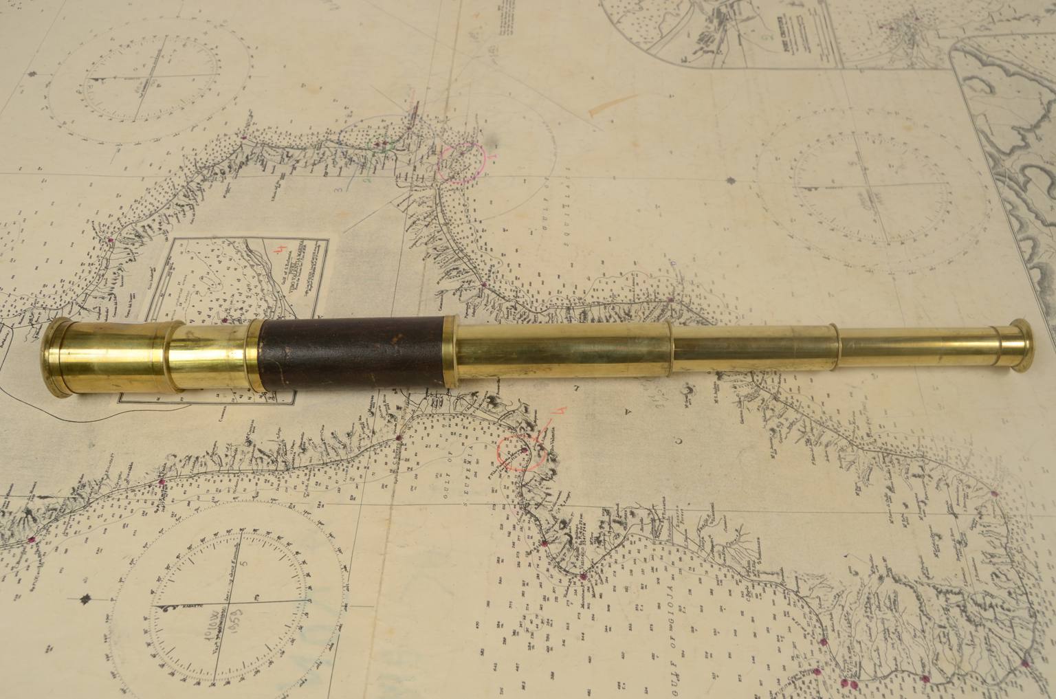 Nautical antiques/6814-Antique telescope