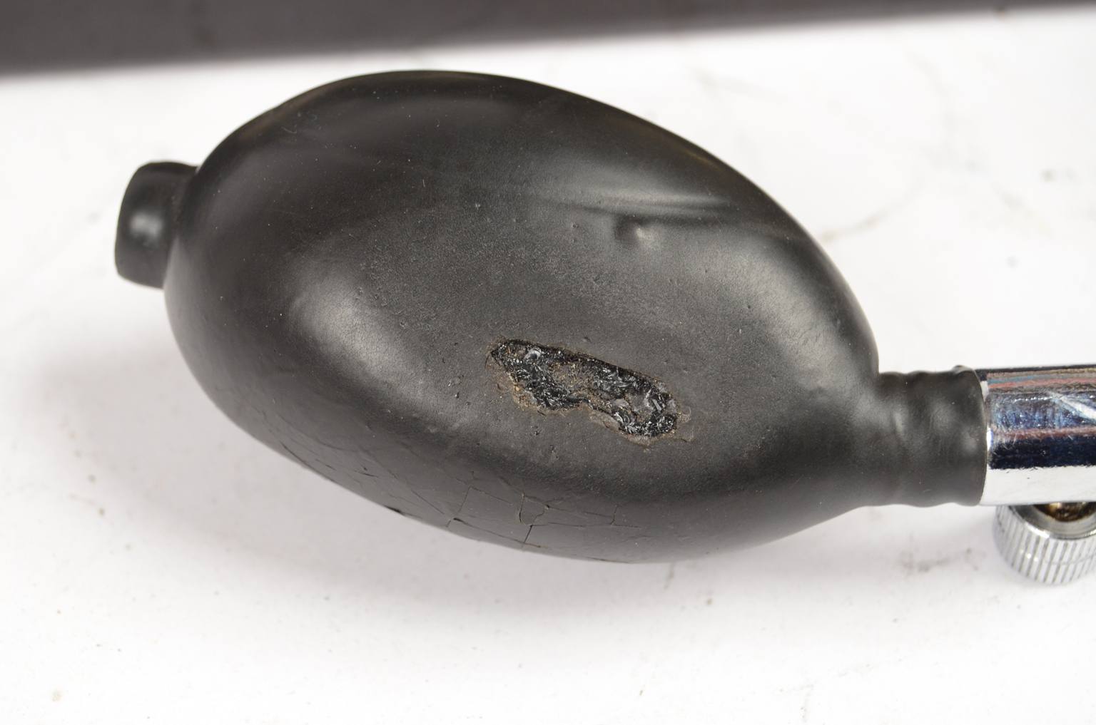 Old medical instruments/6852-Vintage sphygmomanometer