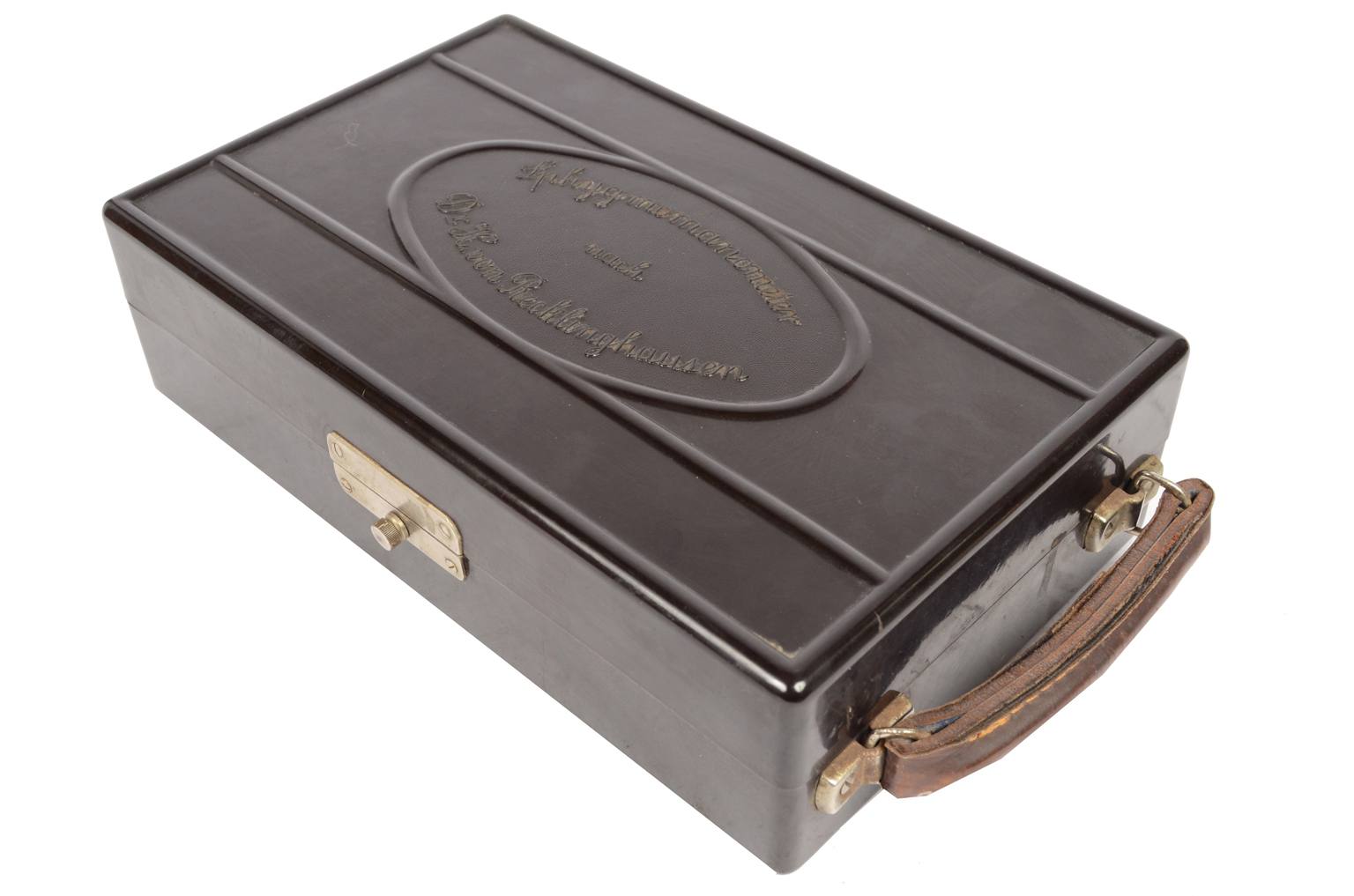 Old medical instruments/6852-Vintage sphygmomanometer