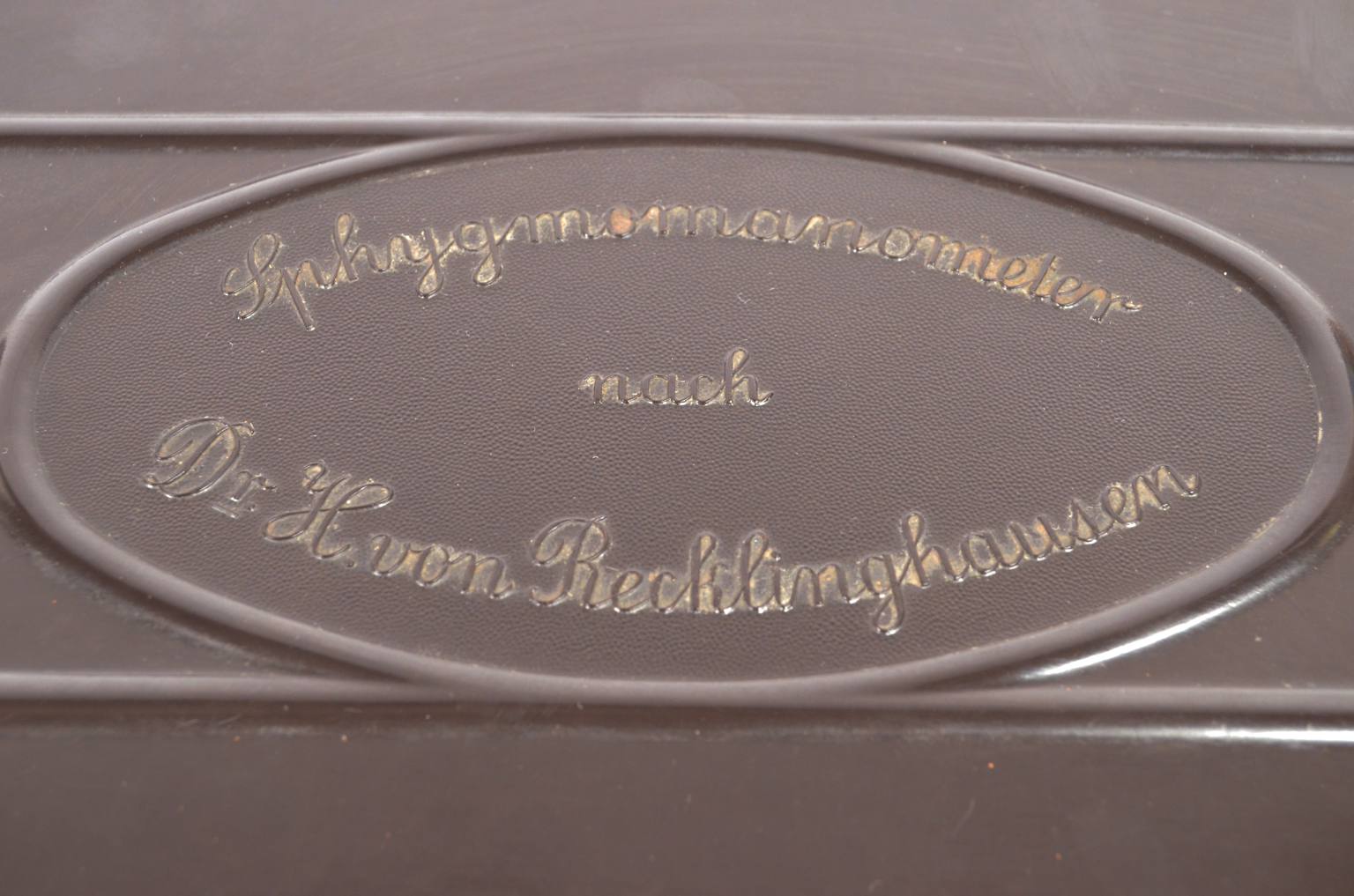 Old medical instruments/6852-Vintage sphygmomanometer