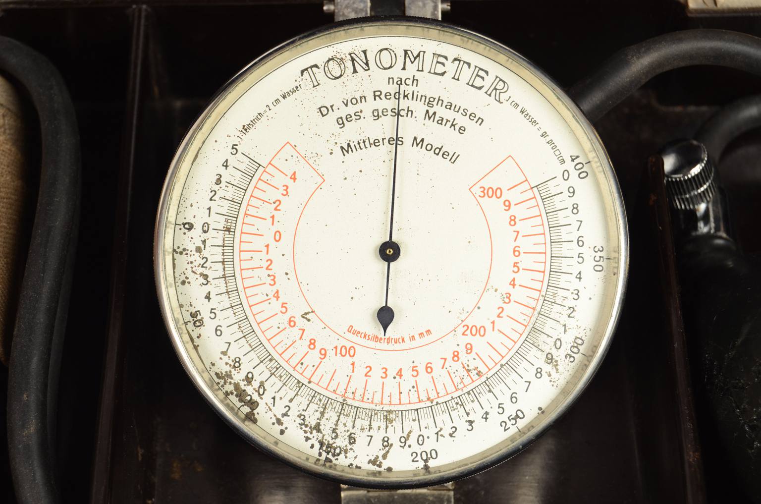 Old medical instruments/6852-Vintage sphygmomanometer