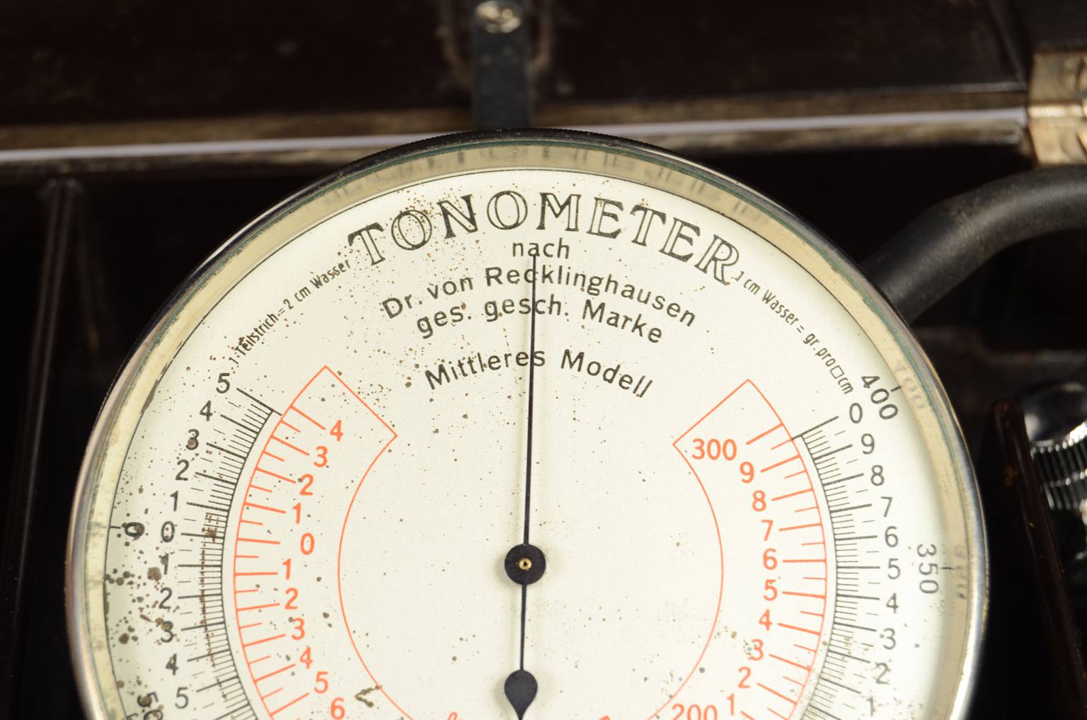 medical instruments/Code 6852 Vintage sphygmomanometer