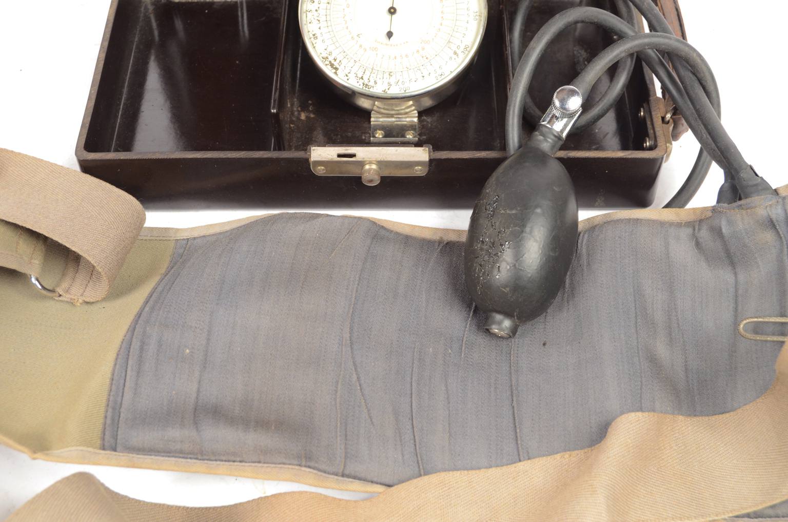 Old medical instruments/6852-Vintage sphygmomanometer