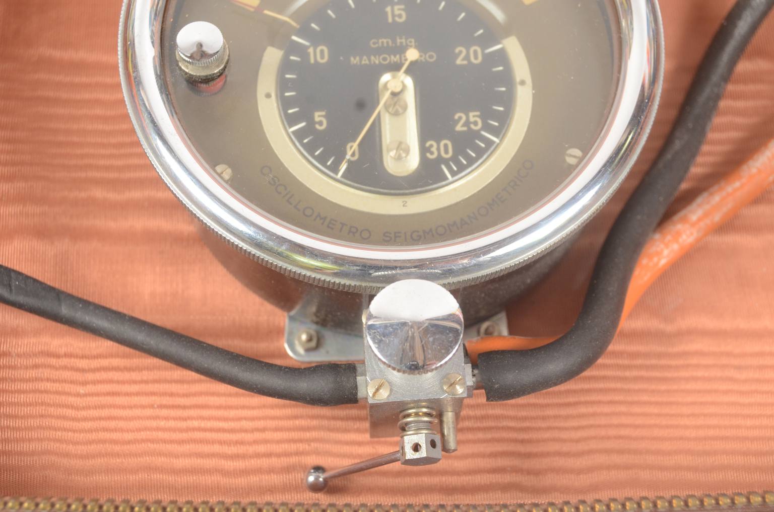Strumenti medici d'epoca/6858-Oscillometro