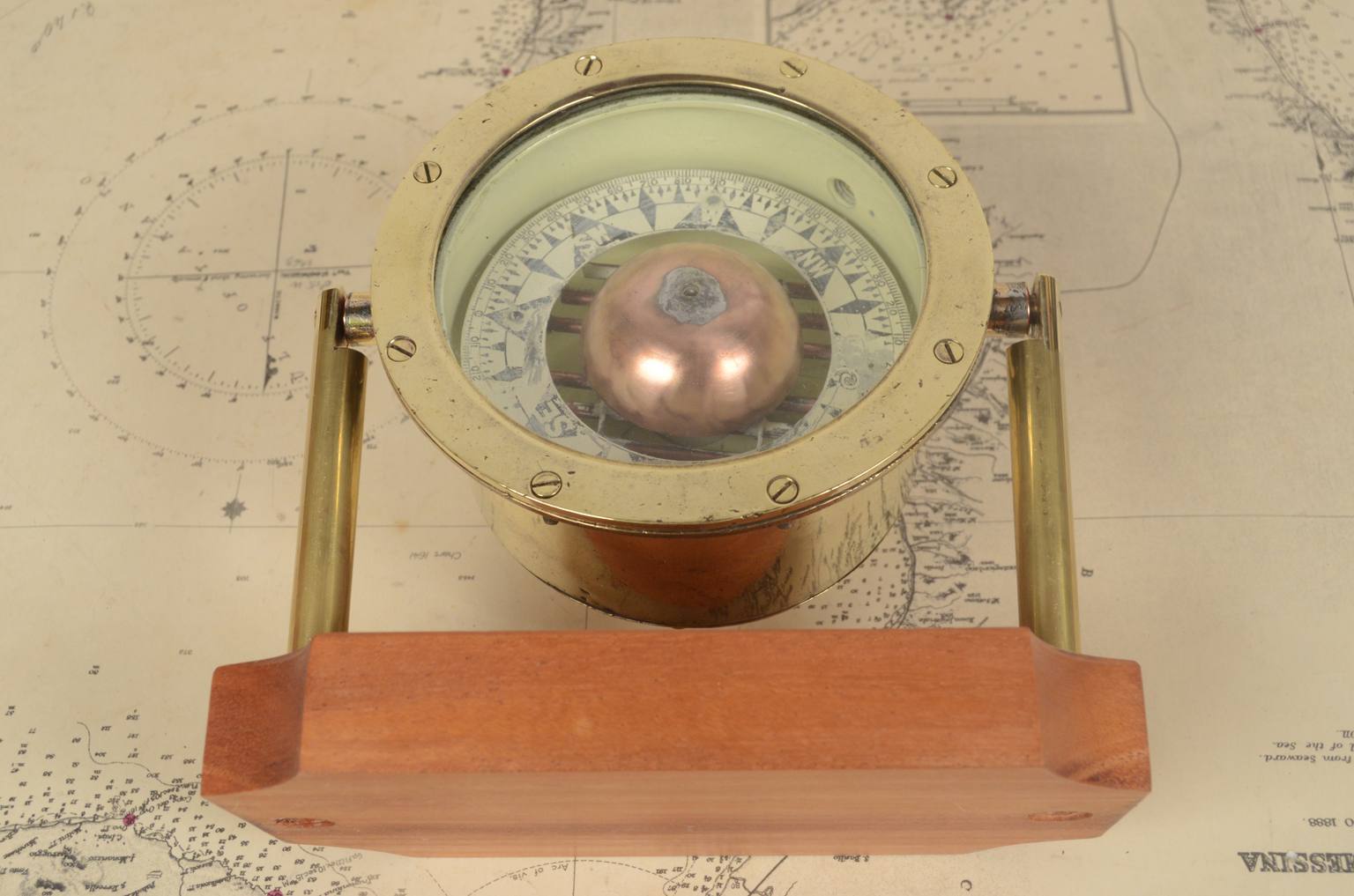 Antique compasses/6867A-Antique compass