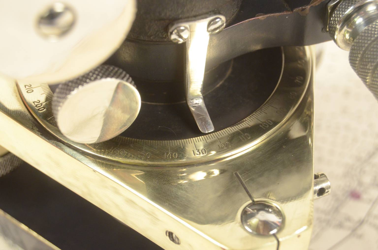 Strumenti di misura antichi/6913-Livello antico