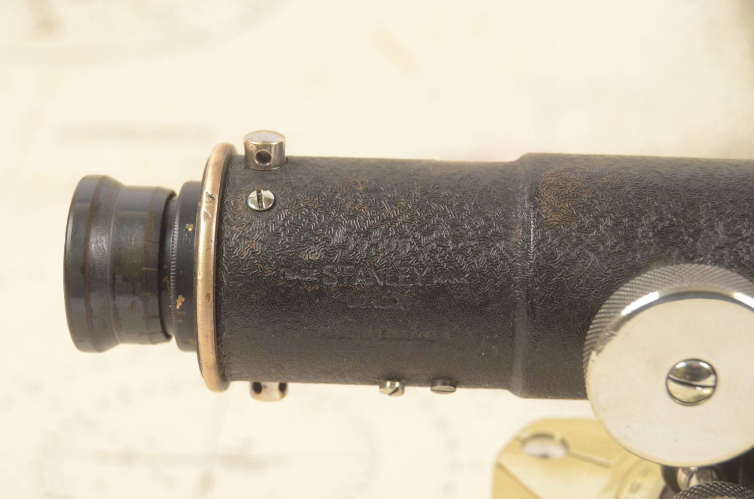 Strumenti di misura antichi/6913-Livello antico