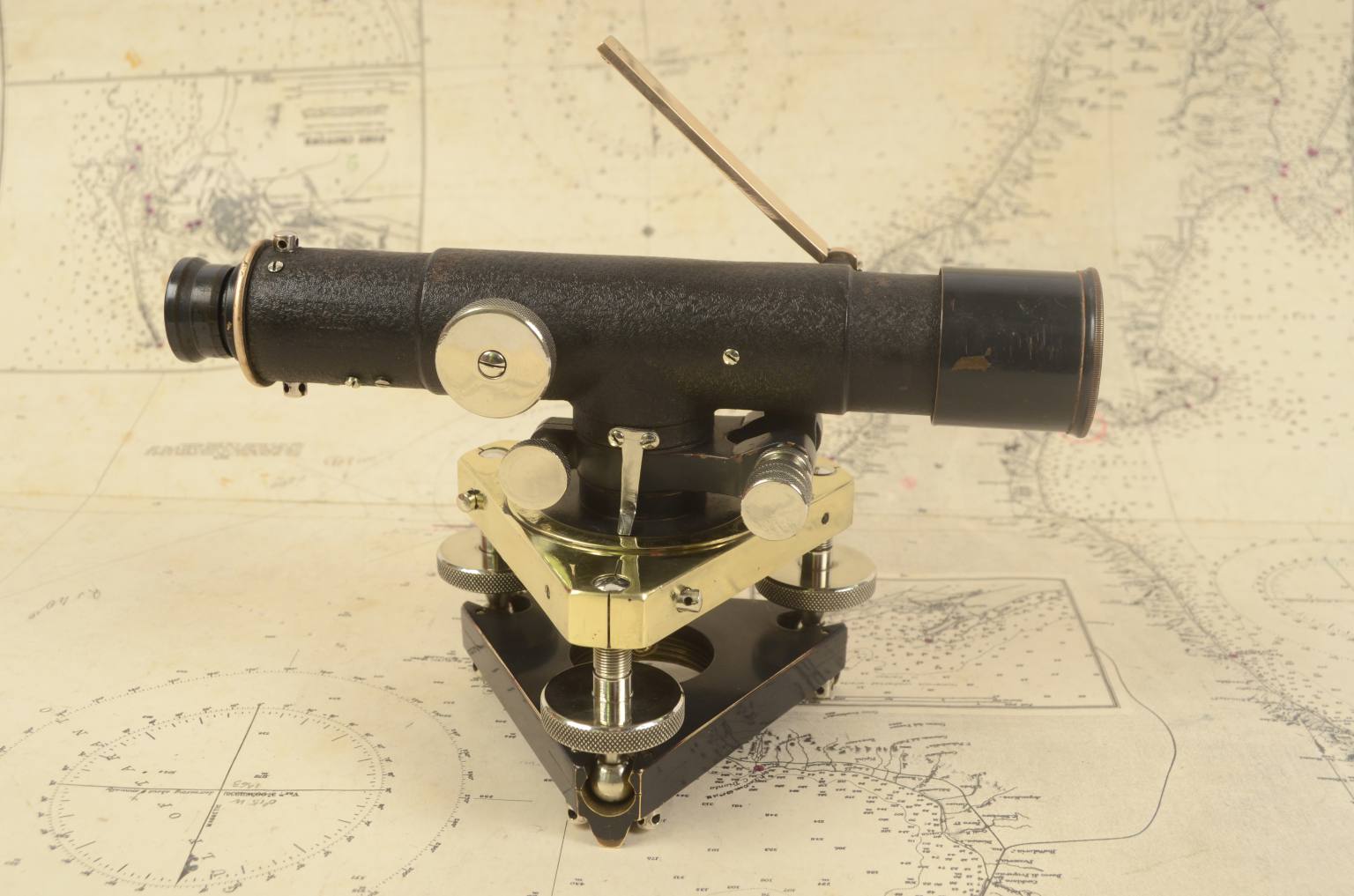 Antique measuring instruments/6913-Antique level