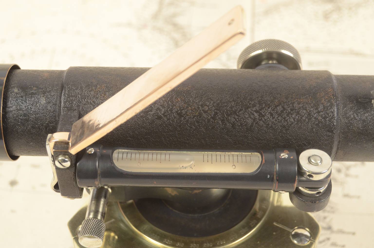 Antique measuring instruments/6913-Antique level