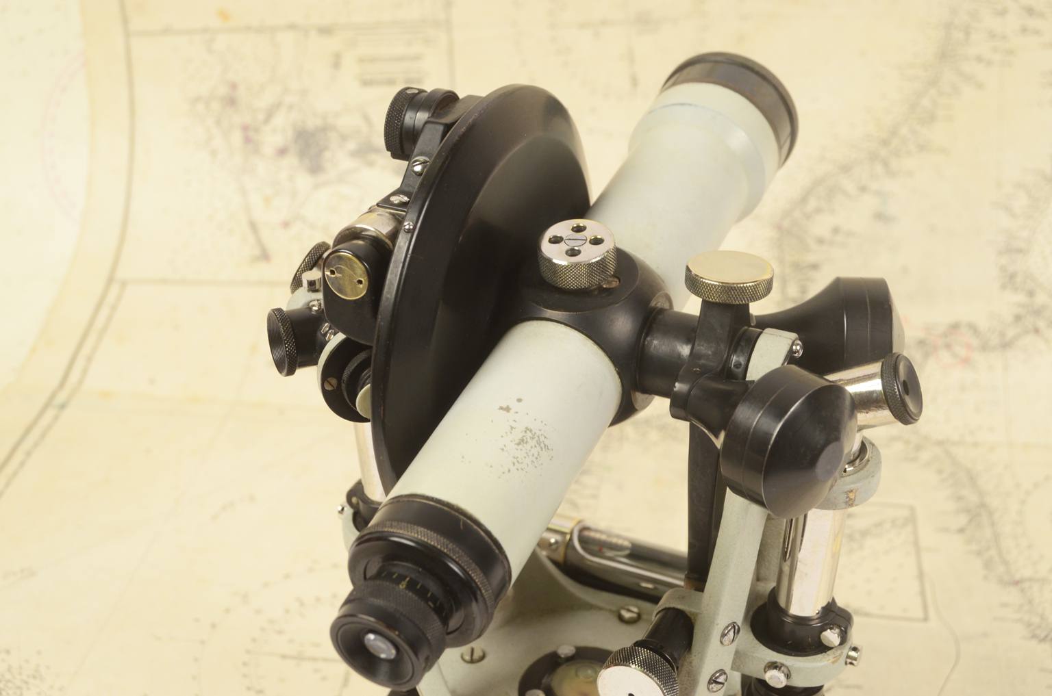 Antique measuring instruments/6921-Zeiss theodolite