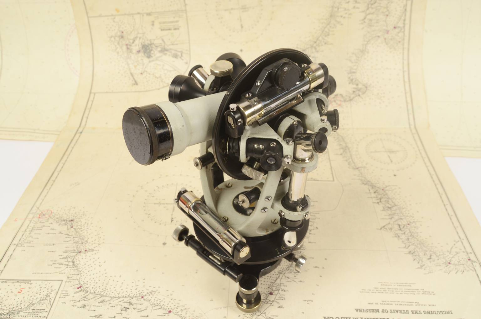 Antique measuring instruments/6921-Zeiss theodolite 