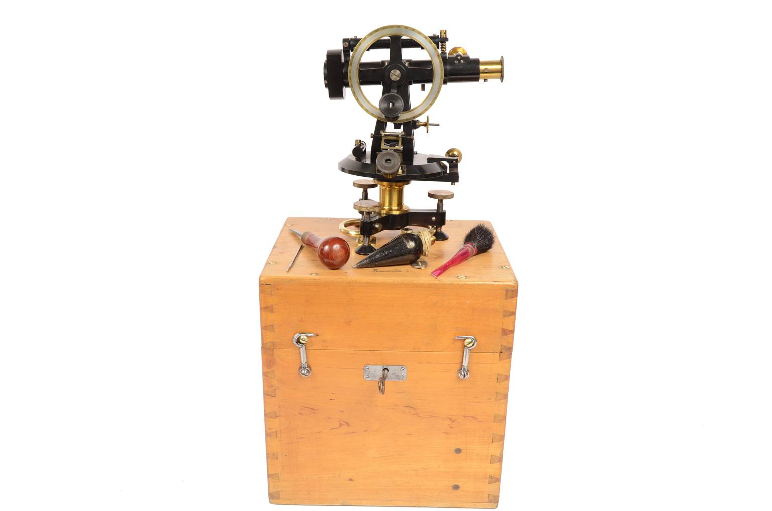 Antique measuring instruments/6967-Antique theodolite