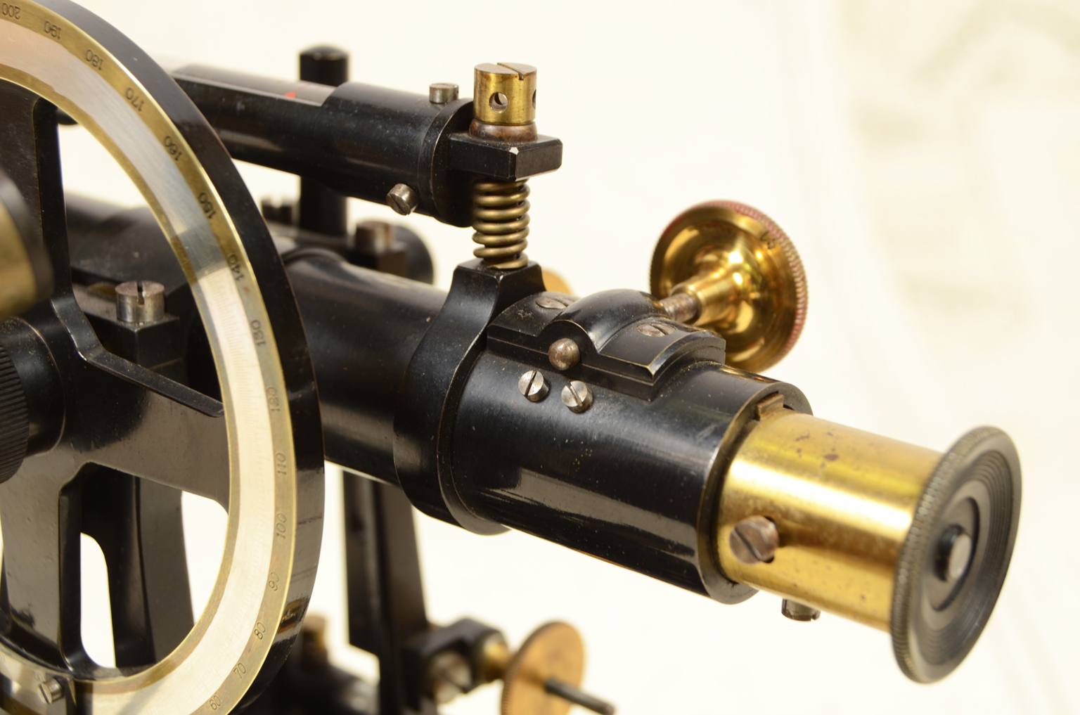 Antique measuring instruments/6967-Antique theodolite