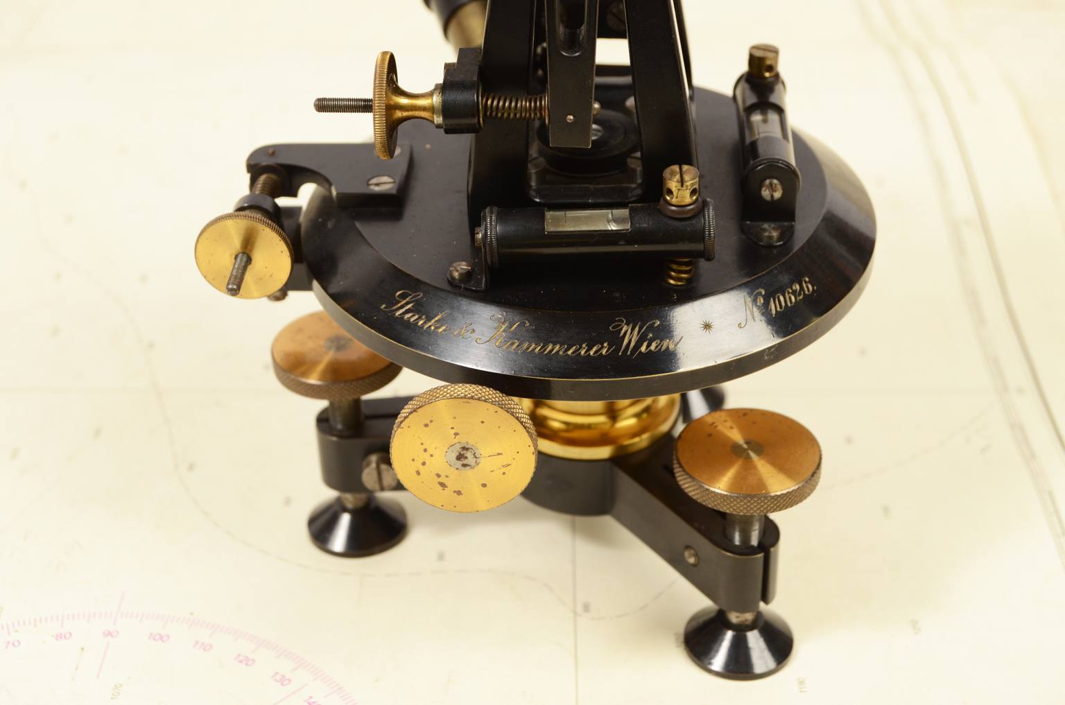 Antique measuring instruments/6967-Antique theodolite