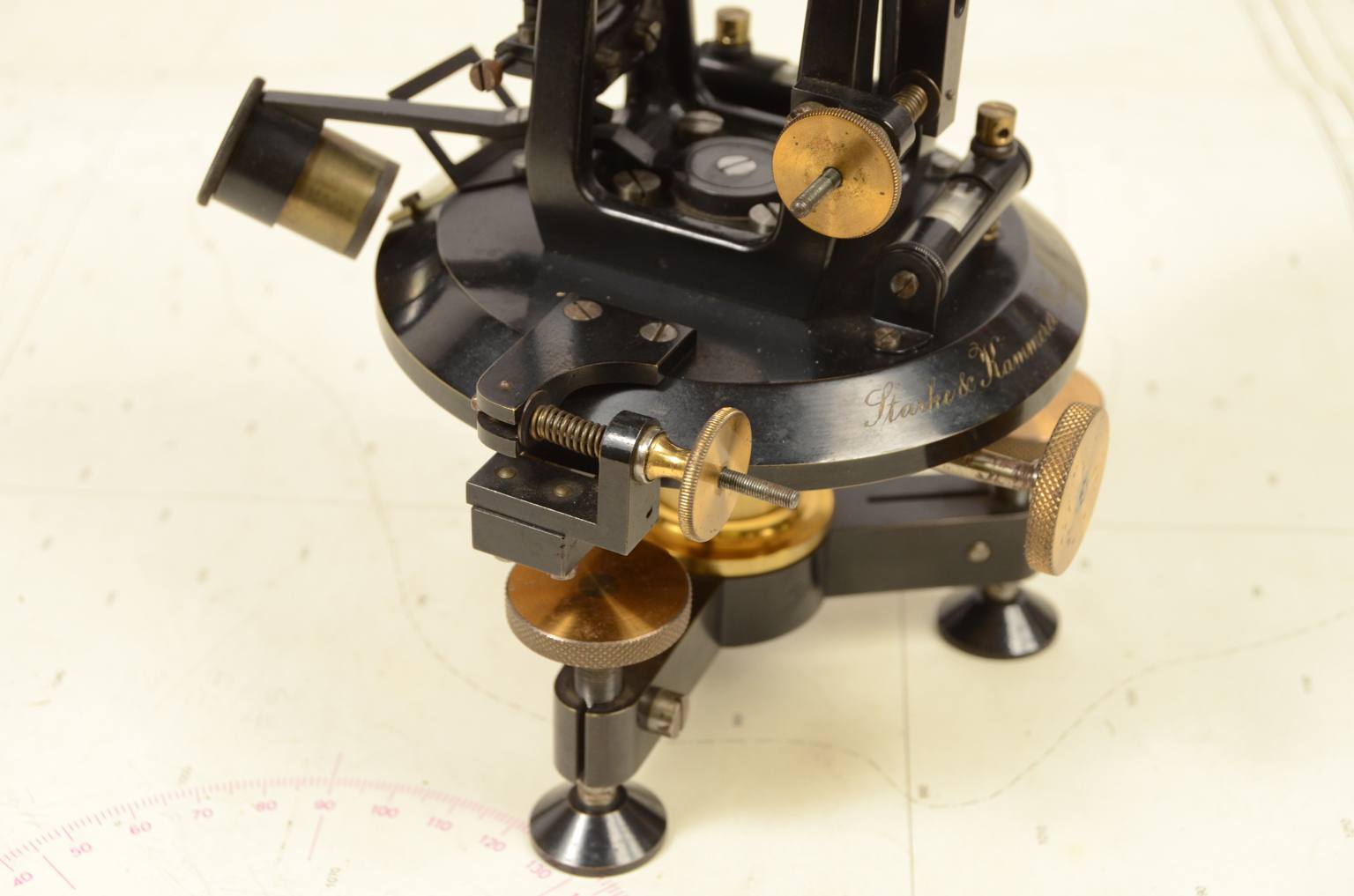 Antique measuring instruments/6967-Antique theodolite