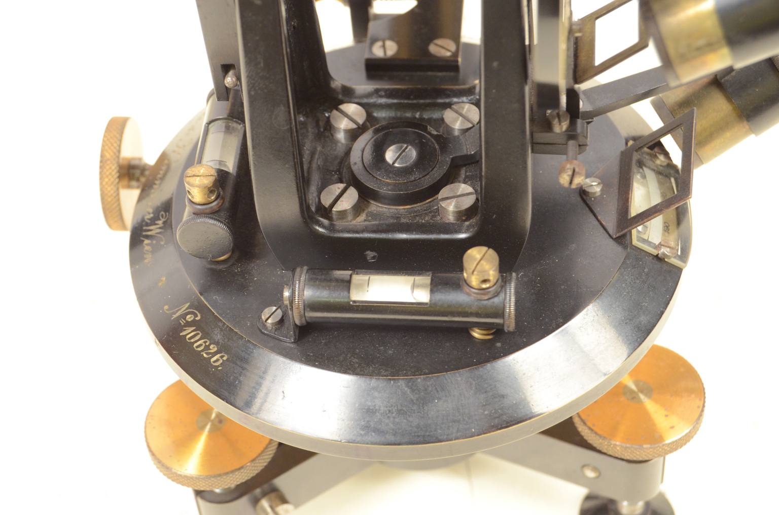 Antique measuring instruments/6967-Antique theodolite