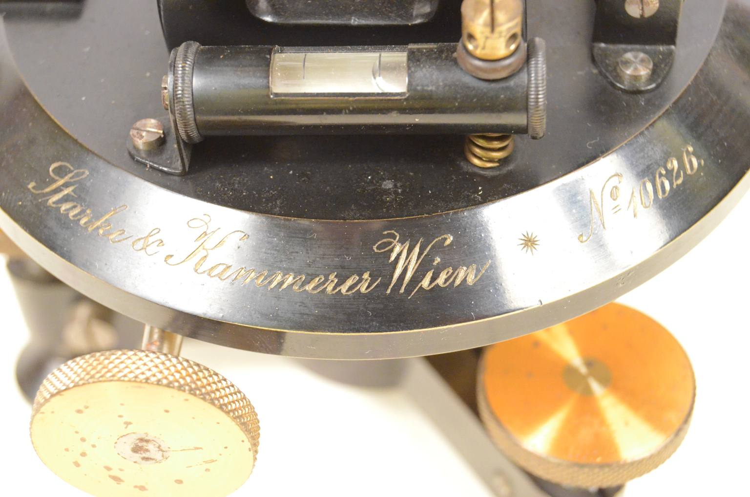 Antique measuring instruments/6967-Antique theodolite