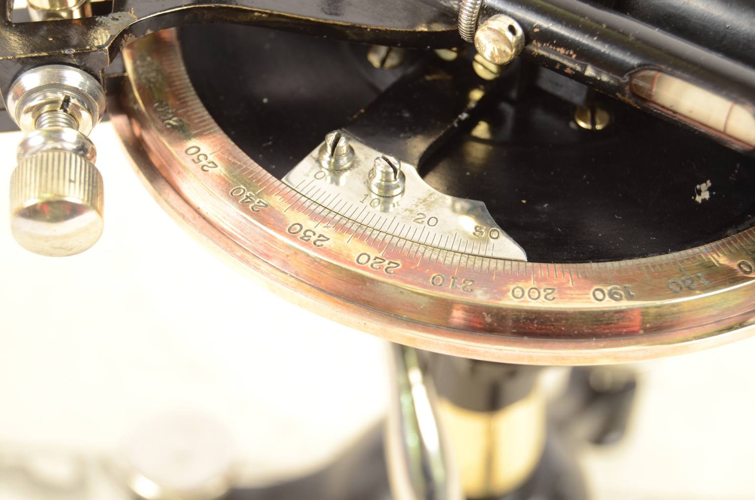 Strumenti di misura antichi/6969-Livello antico