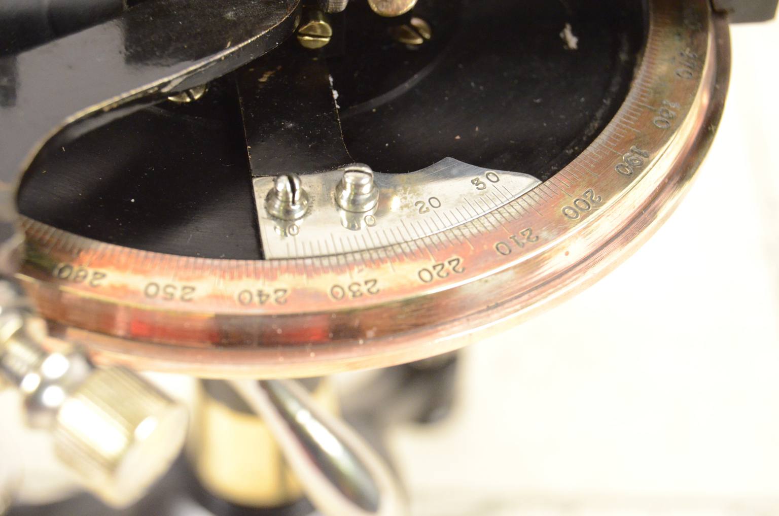 Strumenti di misura antichi/6969-Livello antico