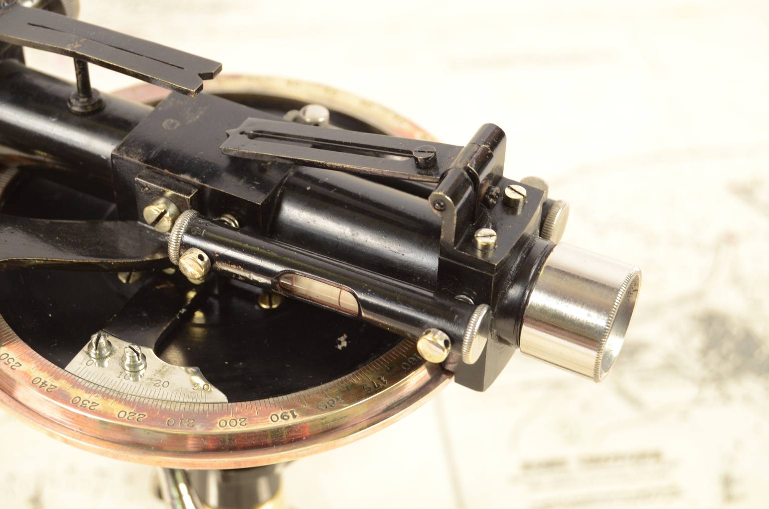 Strumenti di misura antichi/6969-Livello antico