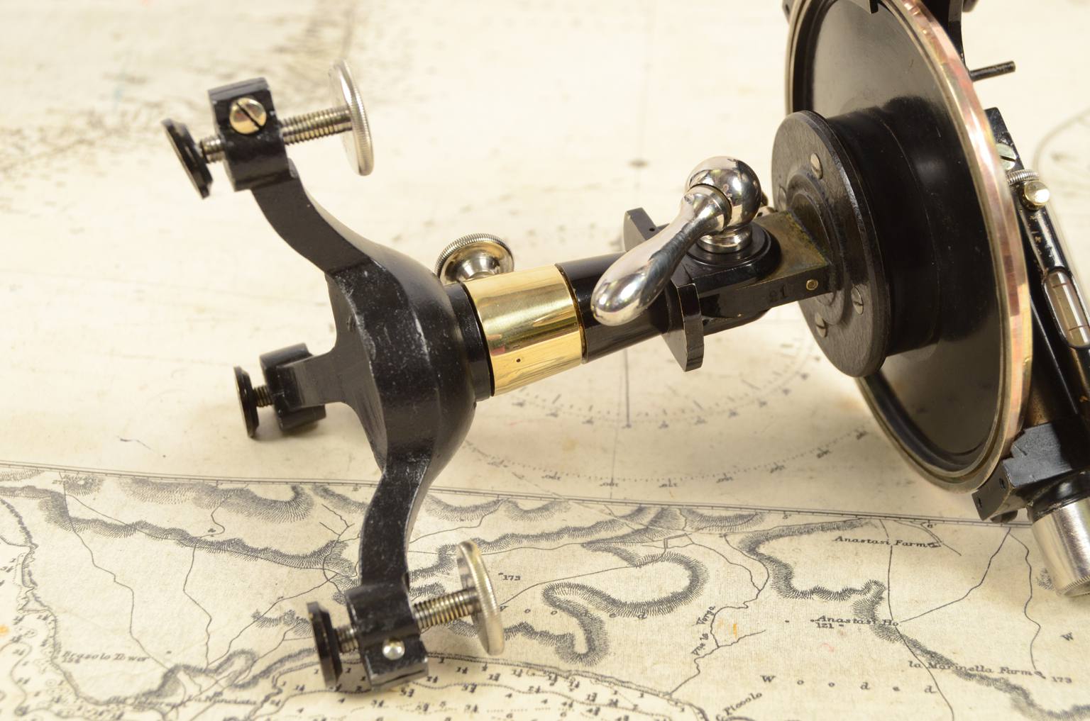 Strumenti di misura antichi/6969-Livello antico