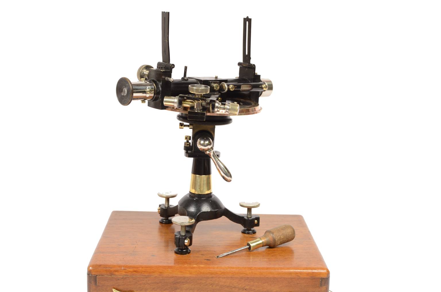 Strumenti di misura antichi/6969-Livello antico