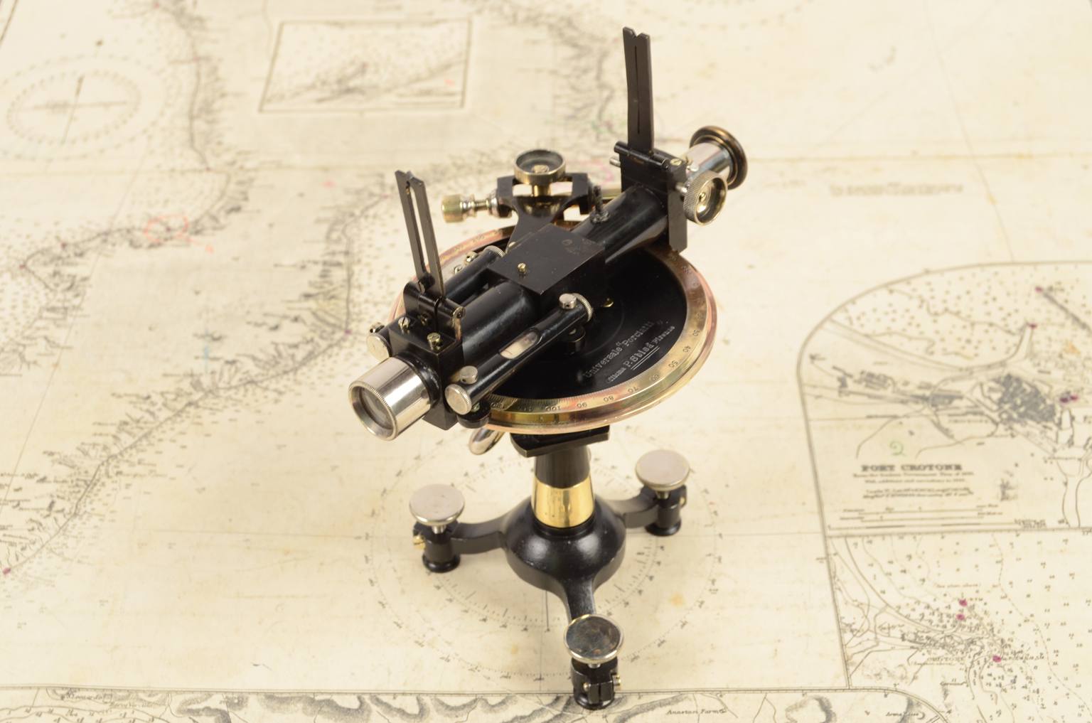 Strumenti di misura antichi/6969-Livello antico