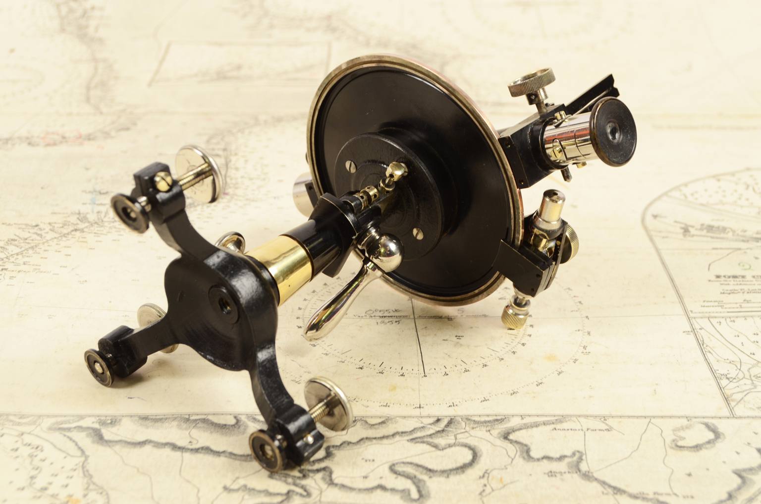 Strumenti di misura antichi/6969-Livello antico