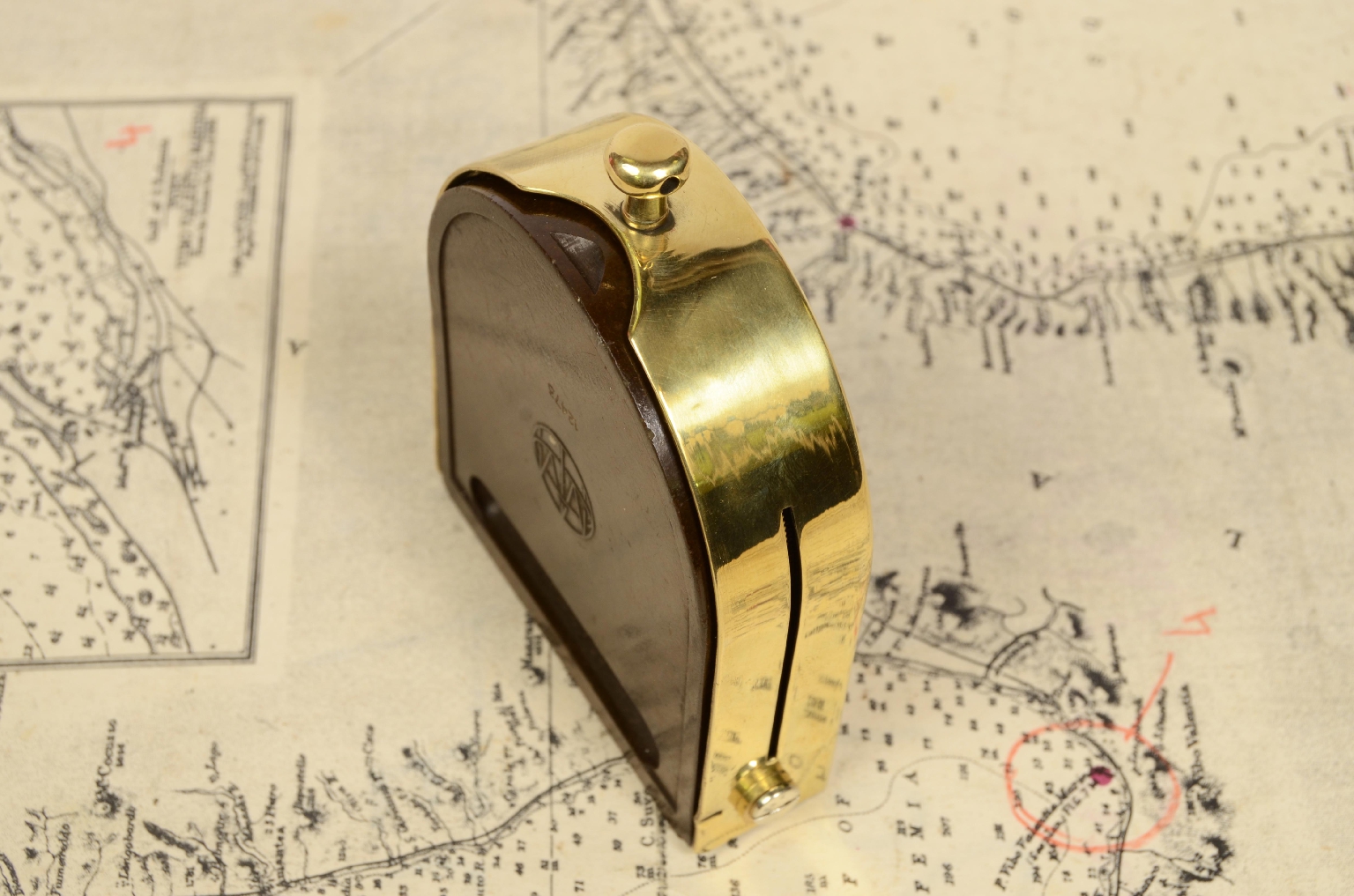 Antique compasses/7047-Magntica Compass