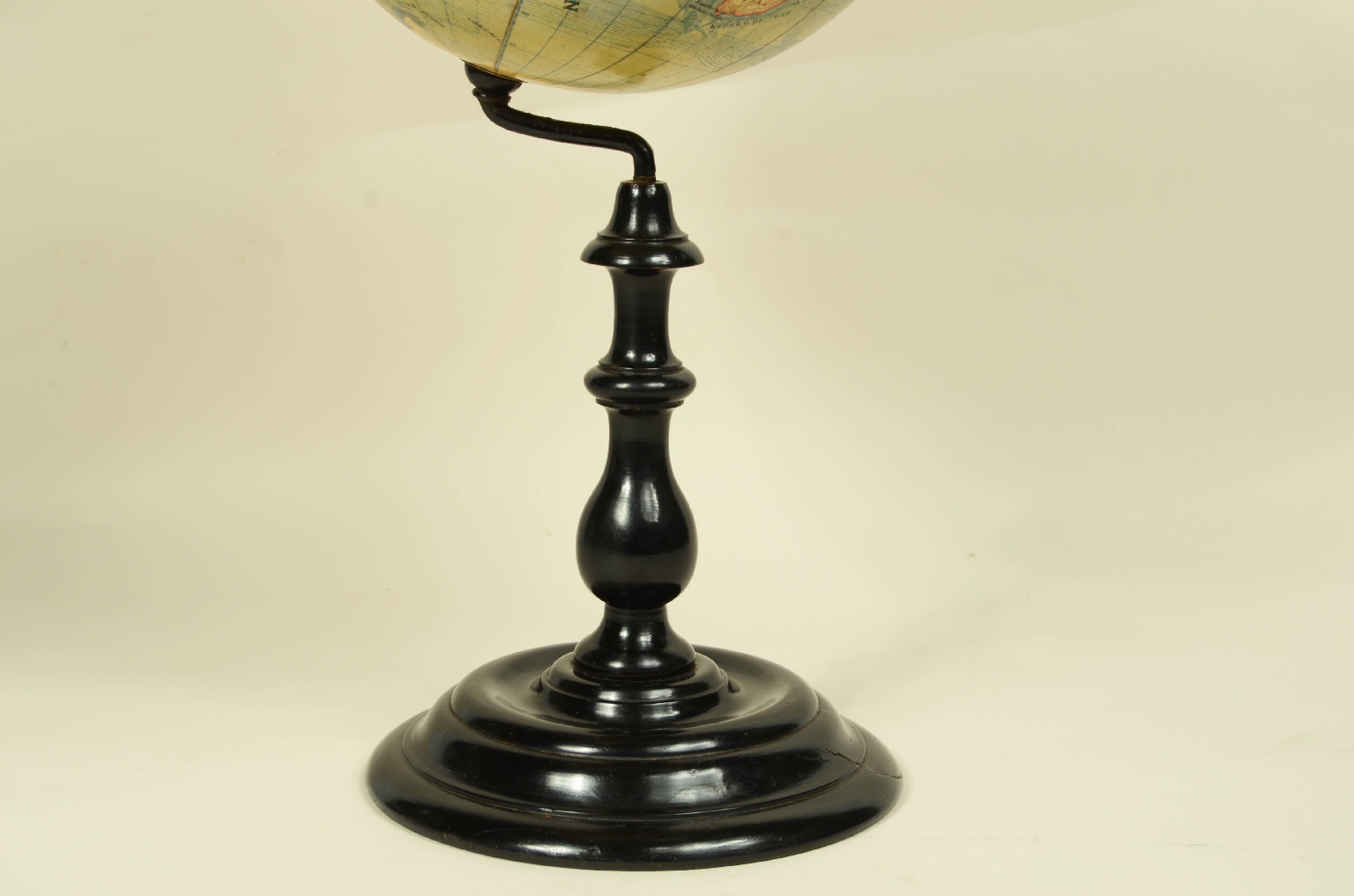 Antique globes-world maps/708-Terrestrial Globe