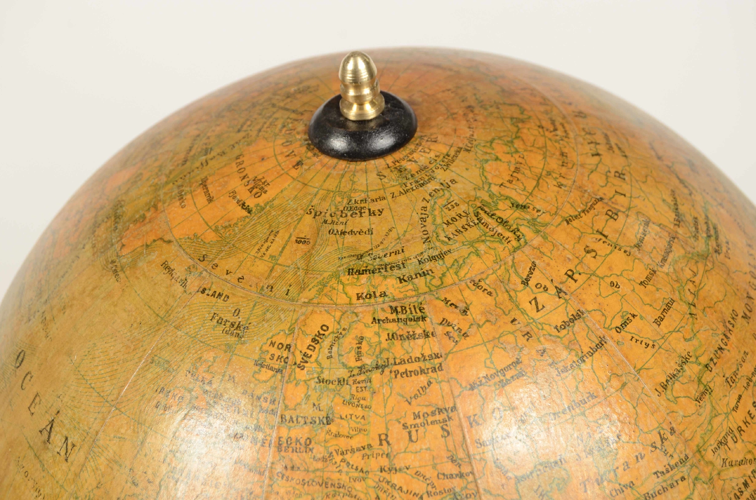 Antique globes-world maps/709-Terrestrial Globe