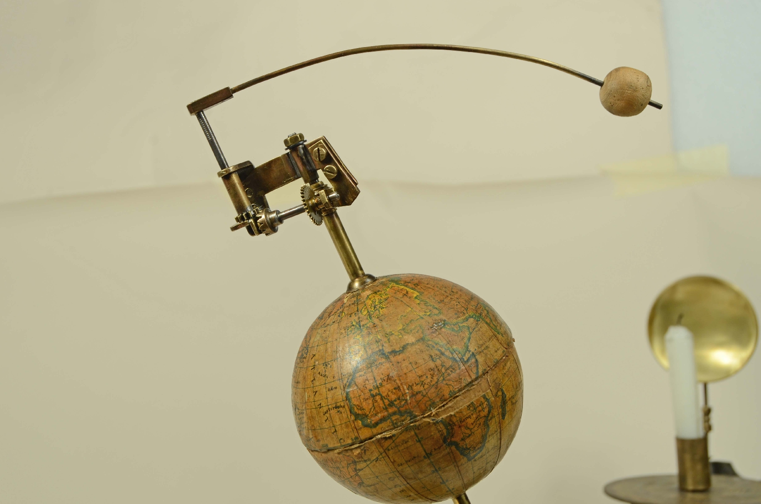 Antique astronomical instruments/711-Mechanical Planetarium