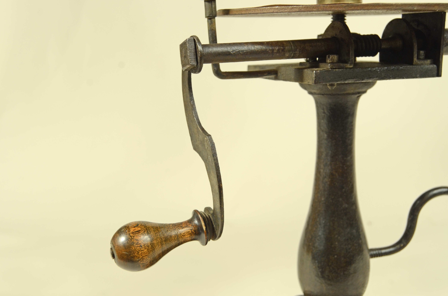 Antique astronomical instruments/711-Mechanical Planetarium