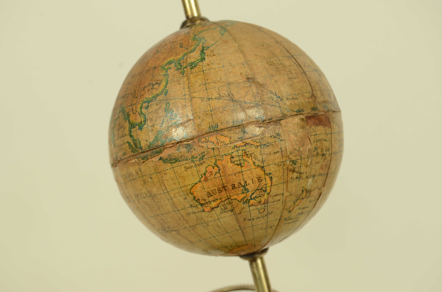 Antique astronomical instruments/711-Mechanical Planetarium