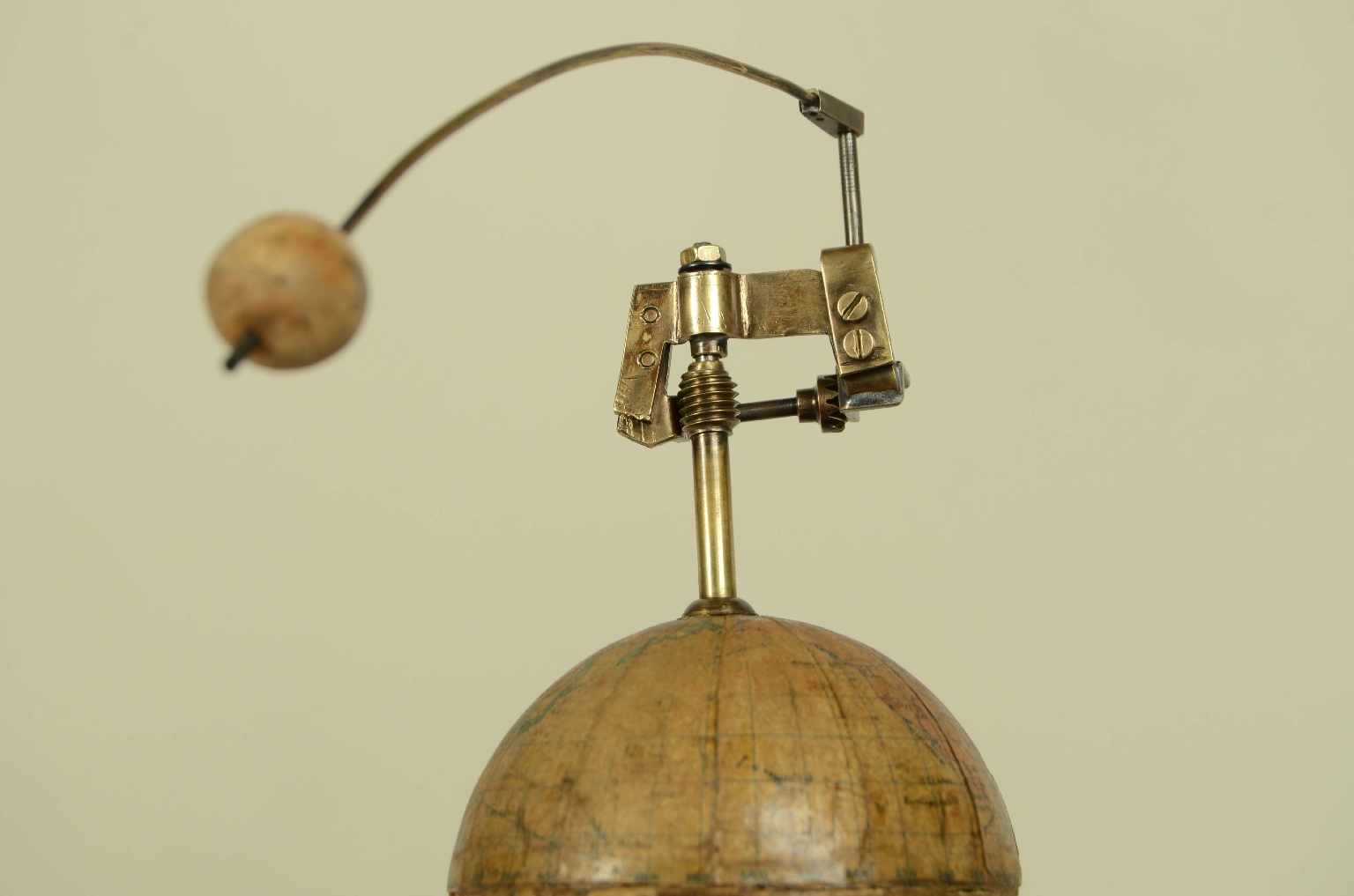 Antique astronomical instruments/711-Mechanical Planetarium