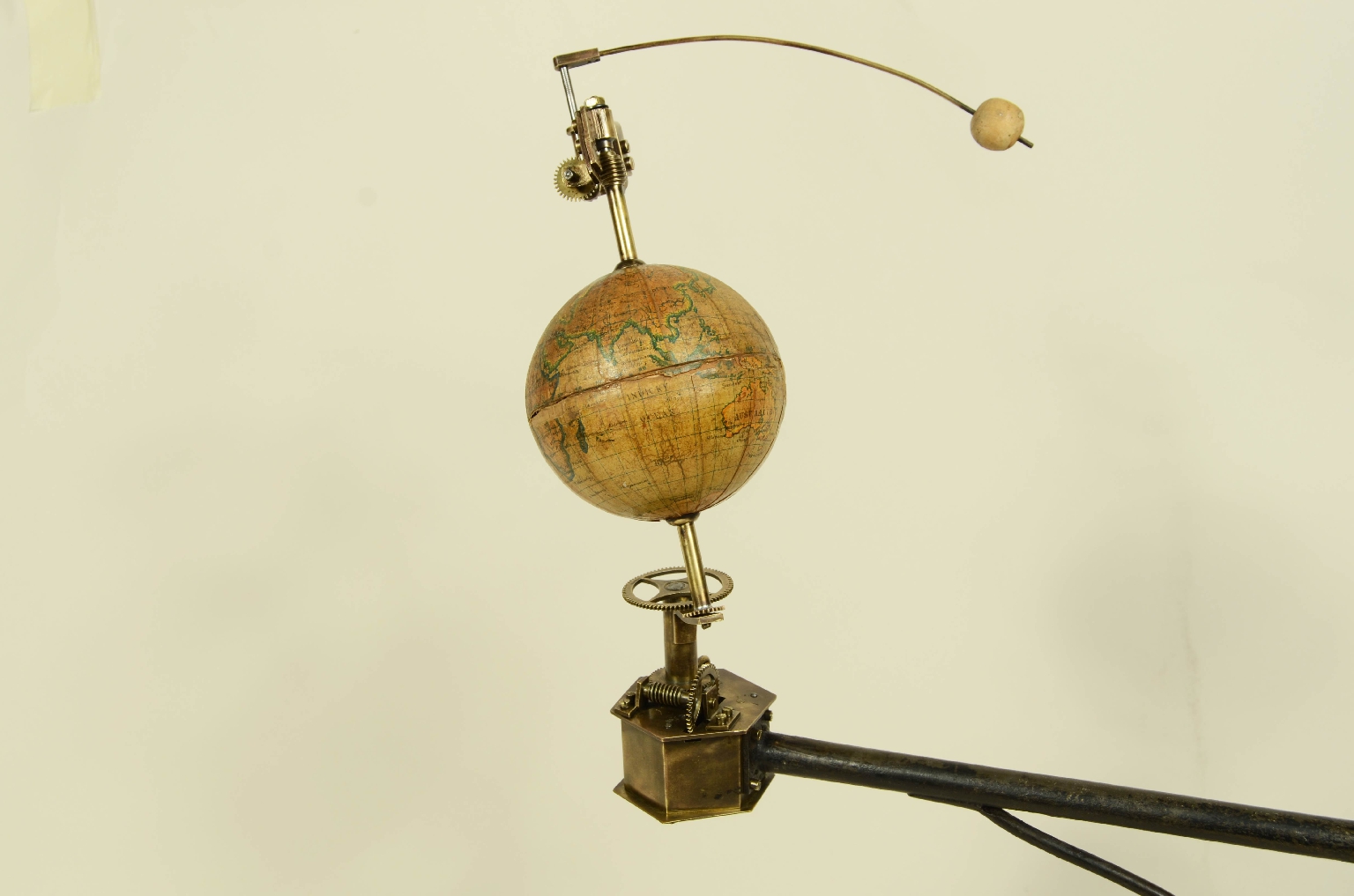 Antique astronomical instruments/711-Mechanical Planetarium