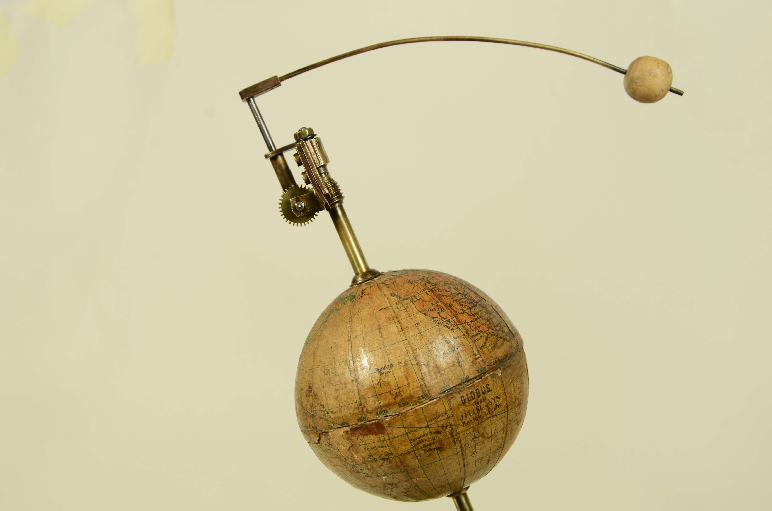 Antique astronomical instruments/711-Mechanical Planetarium