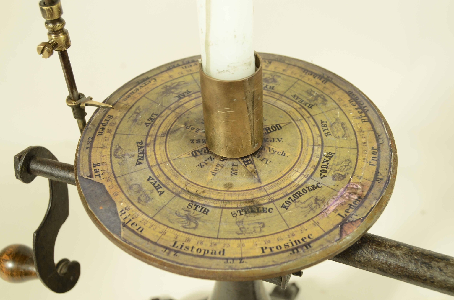 Antique astronomical instruments/711-Mechanical Planetarium