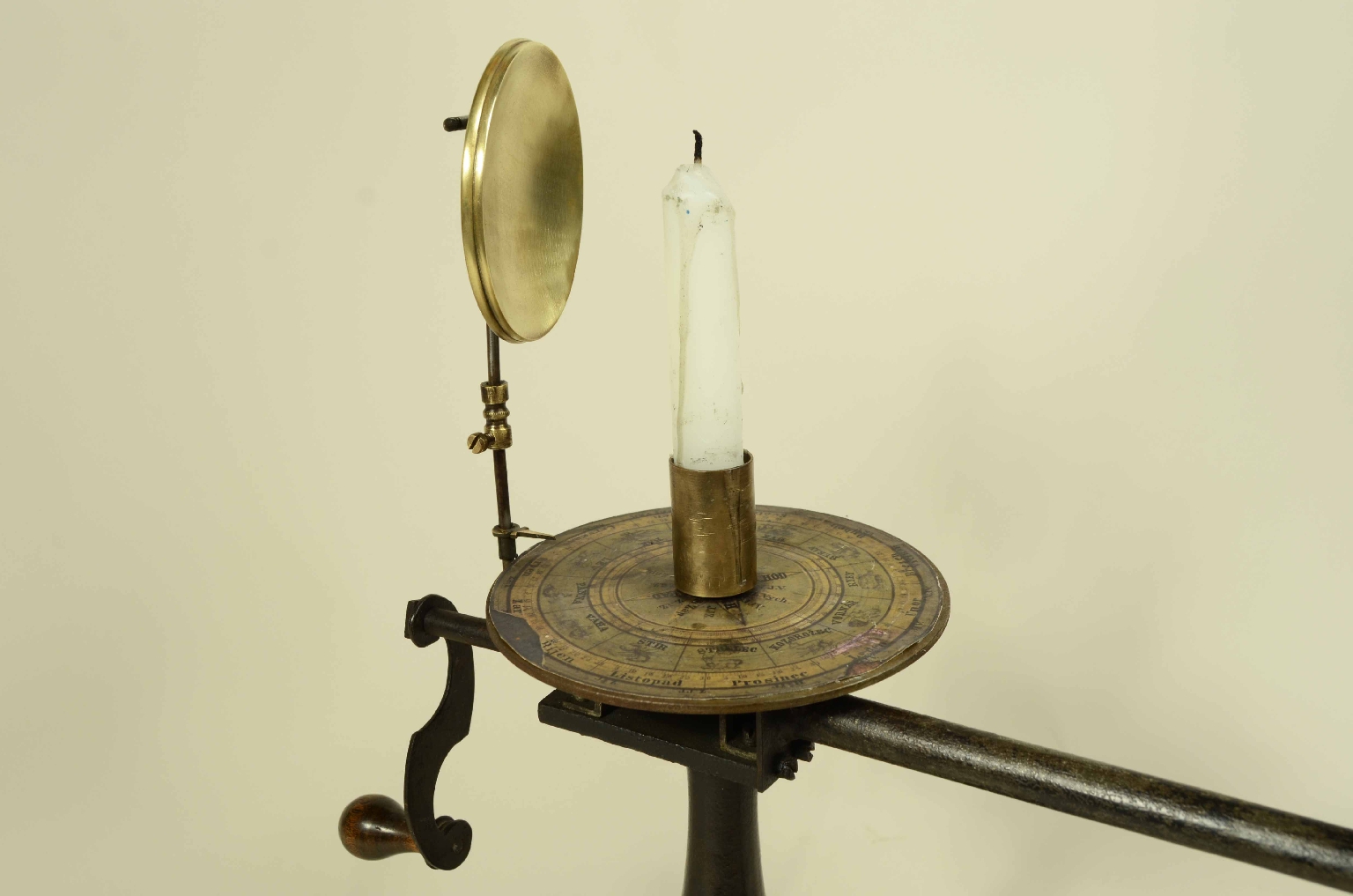 Antique astronomical instruments/711-Mechanical Planetarium