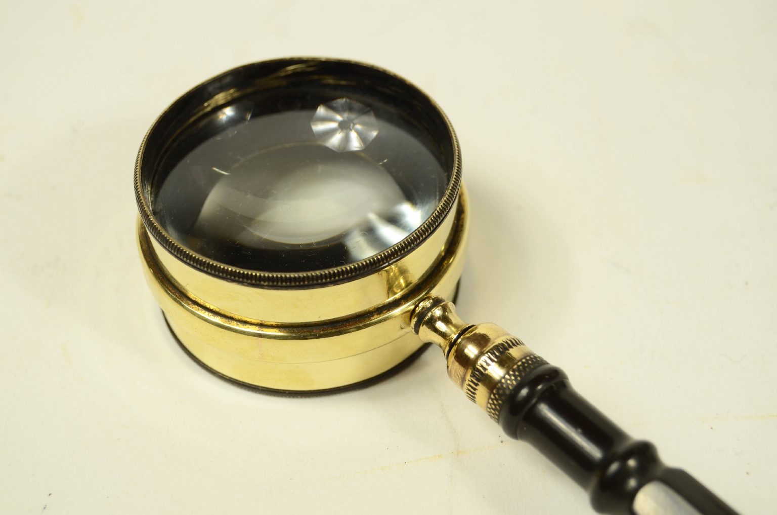 Peculiarity/715-Magnifying Glass