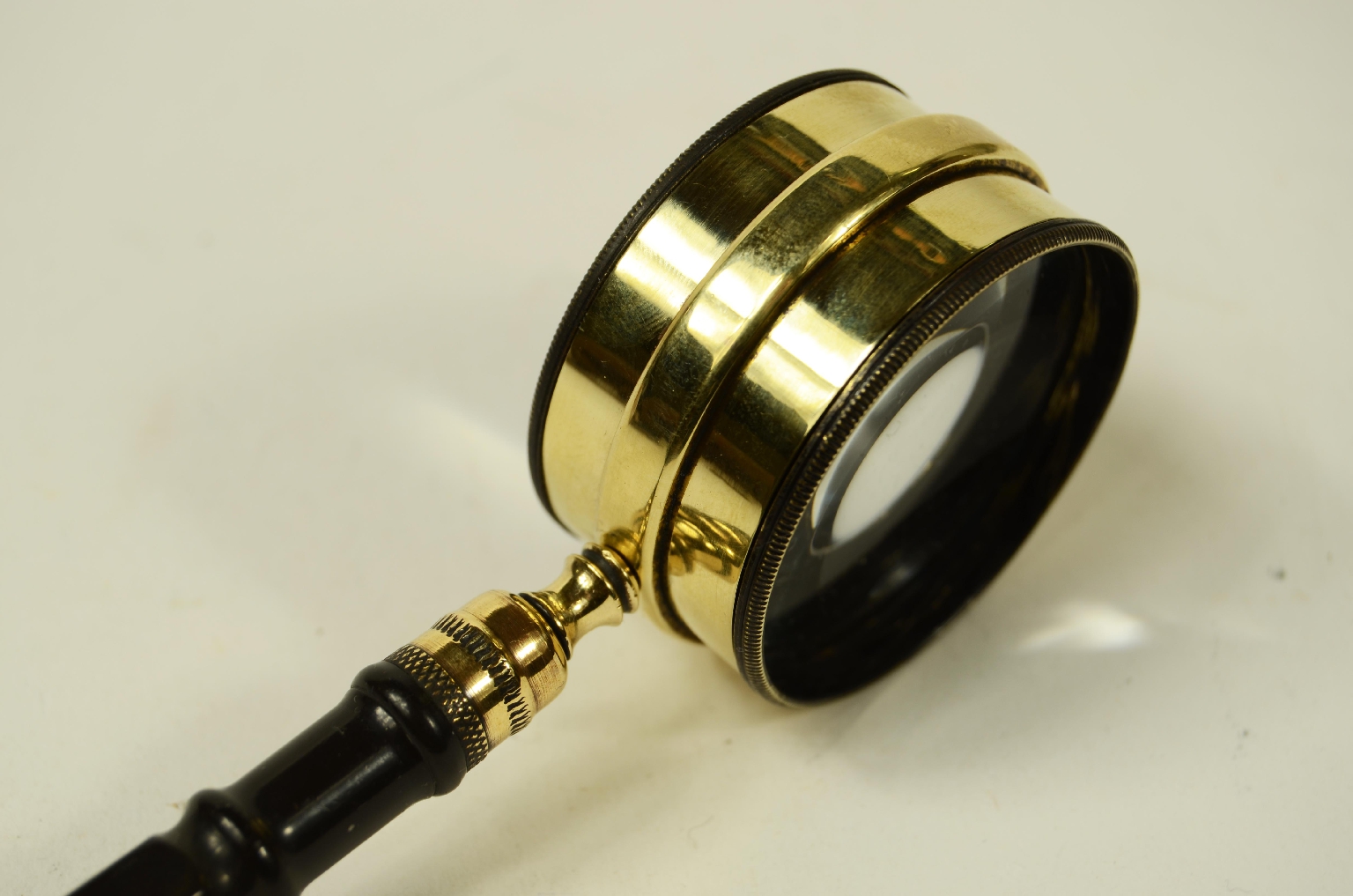 Peculiarity/715-Magnifying Glass