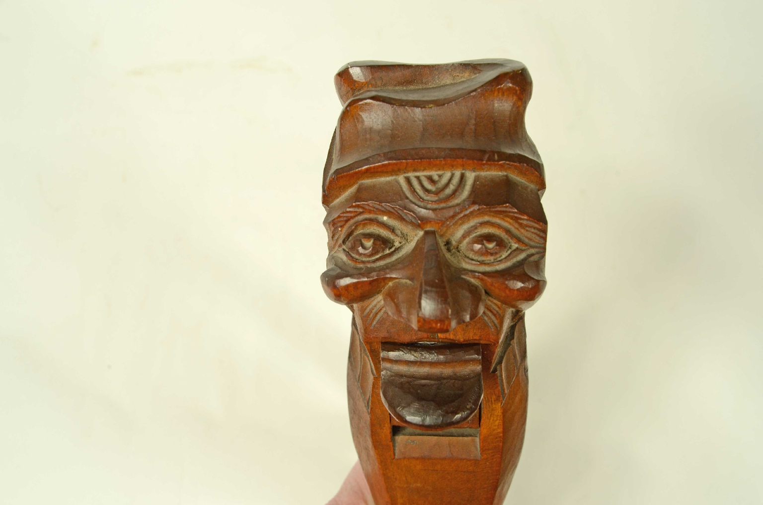 Peculiarity/716-Nutcracker