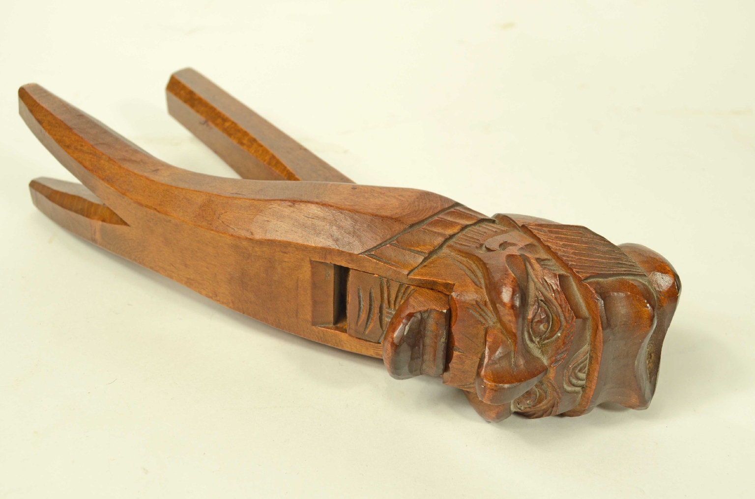 Peculiarity/716-Nutcracker