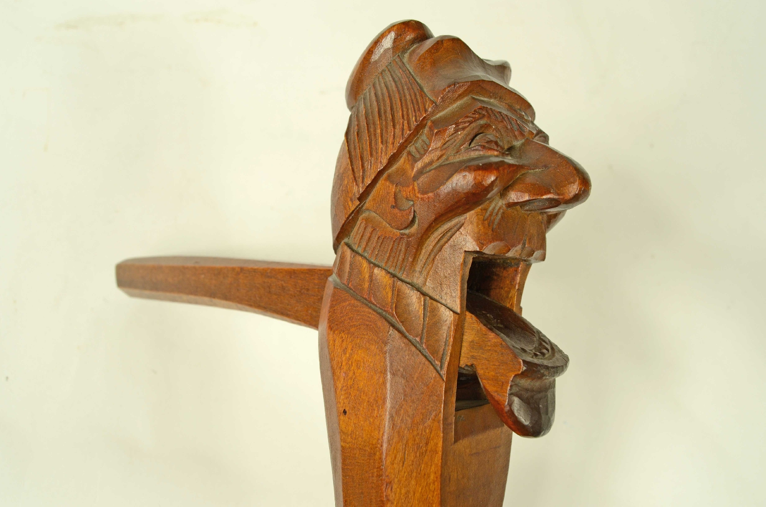 Peculiarity/716-Nutcracker