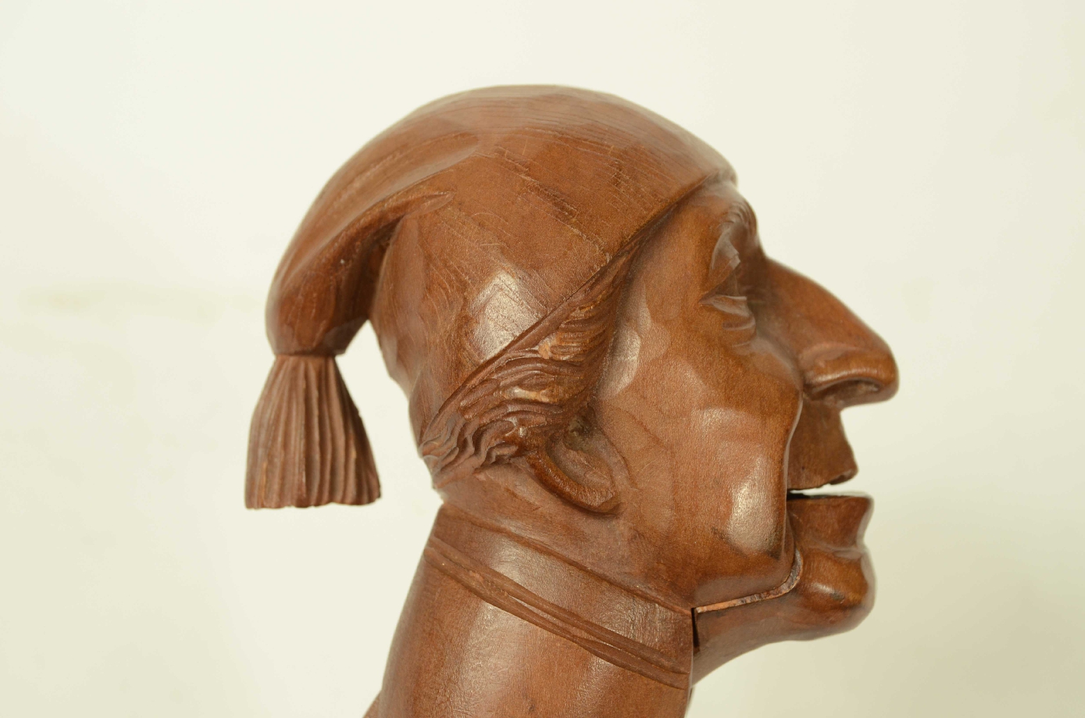 Peculiarity/719-Nutcracker