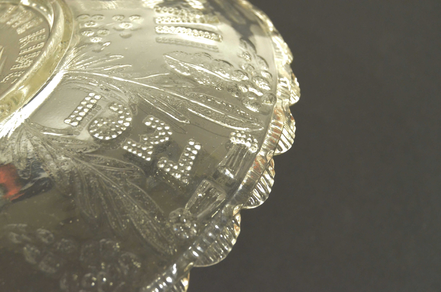 Peculiarity/730-Commemorative Plate