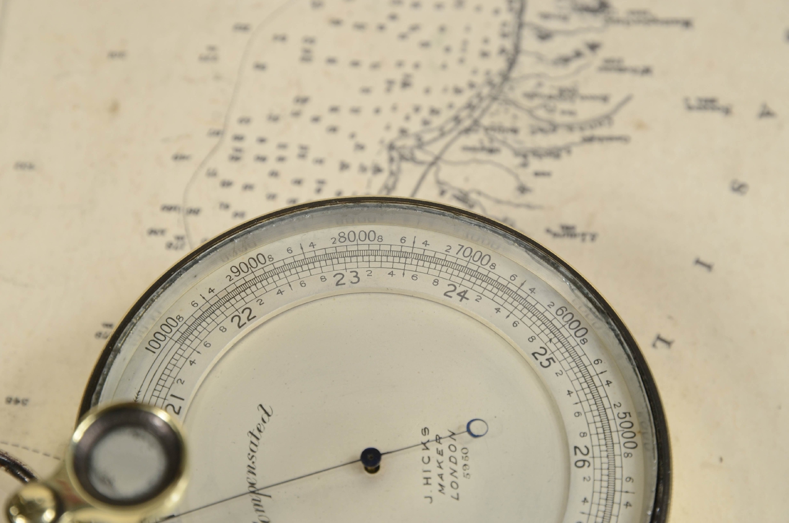 Antique measuring instruments/7658-Barometric Altimeter